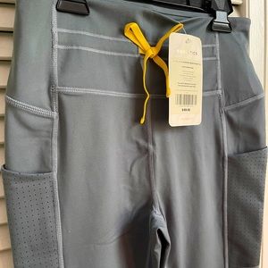 Fabletics Ultra High Waisted Mesh Pockets 7/8